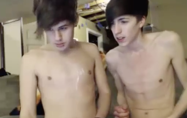 Two gay teen boys putting a sexy show on Cam4