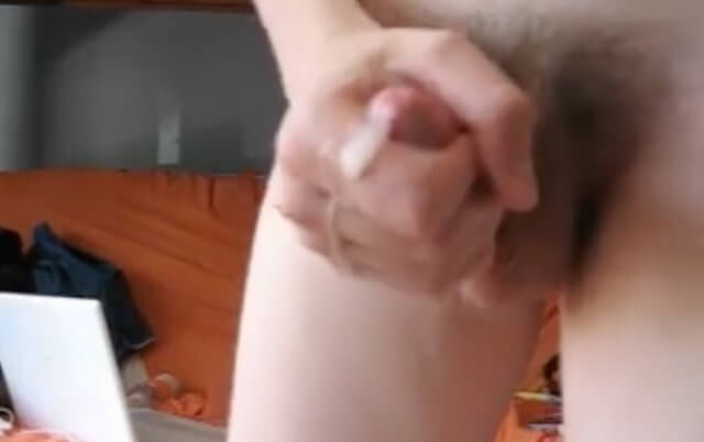 Twinky teen boy cums on webcam