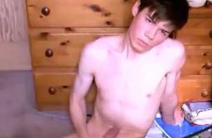 Horny webcam twink cums on the carpet